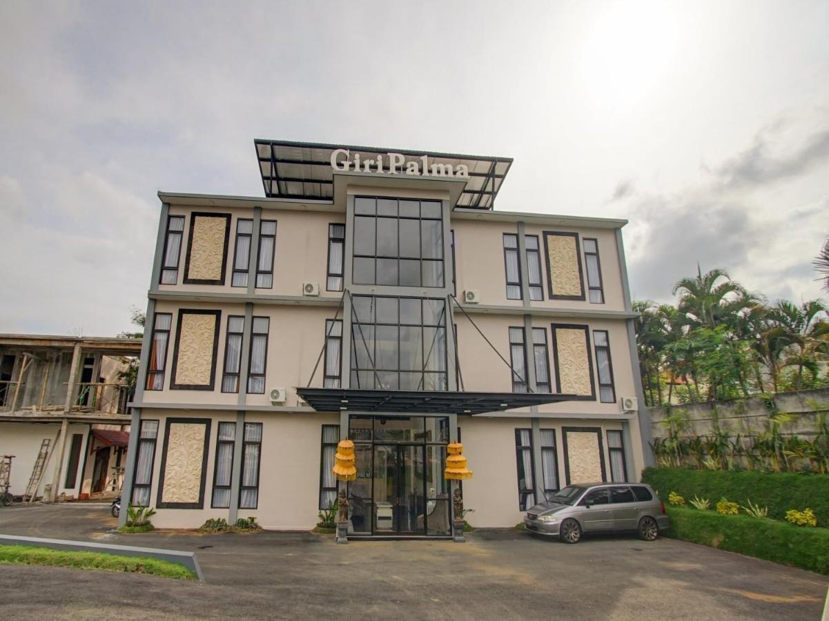 Capital O 90070 Giri Palma Hotel & Villas Malang Buitenkant foto