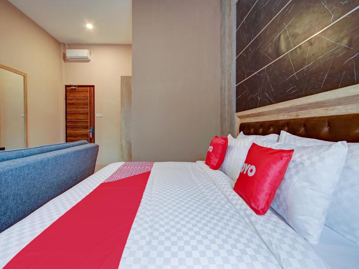 Capital O 90070 Giri Palma Hotel & Villas Malang Buitenkant foto