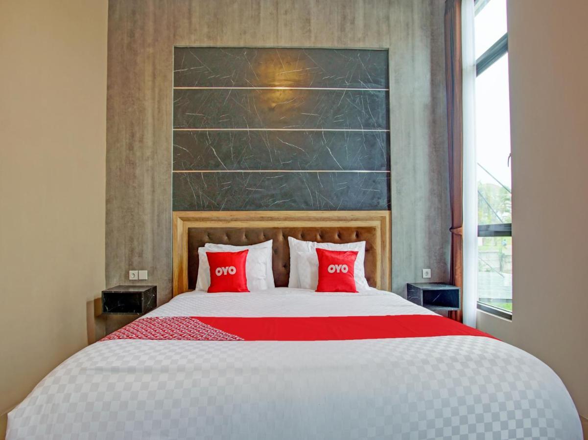 Capital O 90070 Giri Palma Hotel & Villas Malang Buitenkant foto