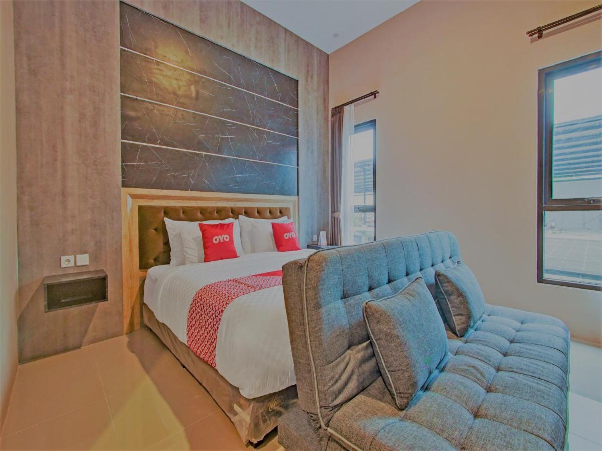 Capital O 90070 Giri Palma Hotel & Villas Malang Buitenkant foto